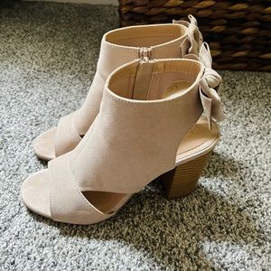 LAUREN CONRAD PEEP TOE BOOTIES WITH BOW